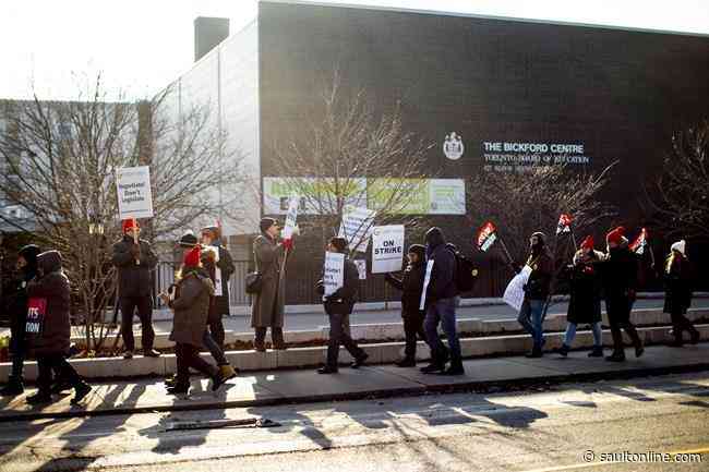 Ontario elementary teachers kick off week of rotating strikes as dispute continues