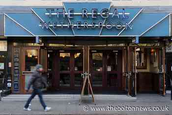 Wetherspoons to cut price of 10 drinks to mark Brexit