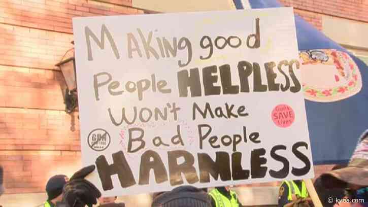 Pro-gun rally by thousands in Virginia ends peacefully