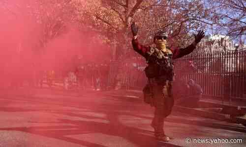 Virginia: thousands of armed protesters rally against gun control bills