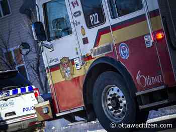 Ottawa firefighters use 'jaws of life' in Highway 417 crash