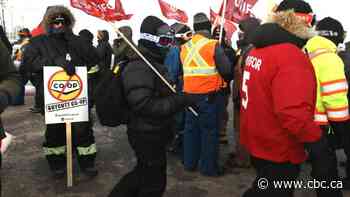 Tow trucks removing Unifor vehicle blockades at Co-op Refinery