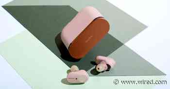 Upgrade Your Business Trip With These In-Flight Essentials