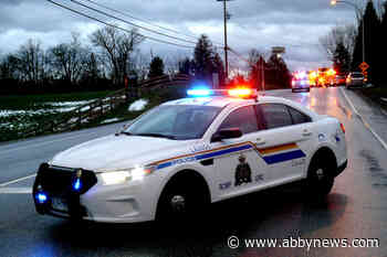 VIDEO: Fire closes 16th Avenue between 248th and 256th Streets in South Langley