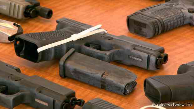 Trudeau pledges to allow handgun bans, Kenney says they won't work