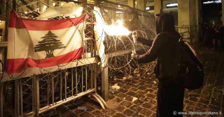 Libano, nuovo governo filo-Hezbollah: fuori i partiti vicini a Usa, Francia e Arabia Saudita. “Lavoreremo per soddisfare chi protesta”
