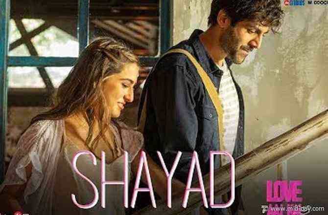 Love Aaj Kal: The first song, Shayad, is a beautiful melody that shows the romance of two different eras