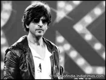 SRK’s funny reply to a fan who asks about Mannat
