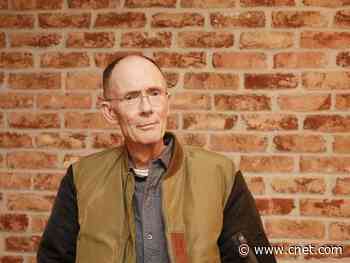 Agency by William Gibson splits the seams between AI and humans     - CNET