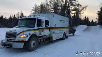1 dead, 5 missing after snowmobilers fall through ice on Quebec's Lac Saint-Jean