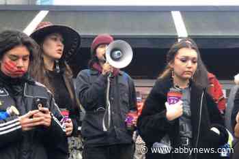 Anti-pipeline protests in support of Wet’suwet’en continue at B.C. government buildings