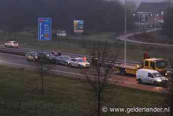Flinke file op A73 door ongeluk met zes auto's