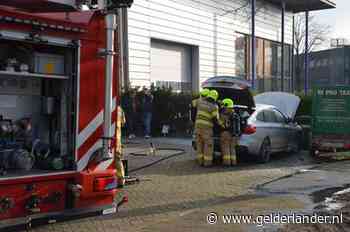 Auto vliegt in brand op bedrijventerrein Ede
