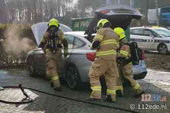 Auto vliegt in brand aan de Marconistraat in Ede