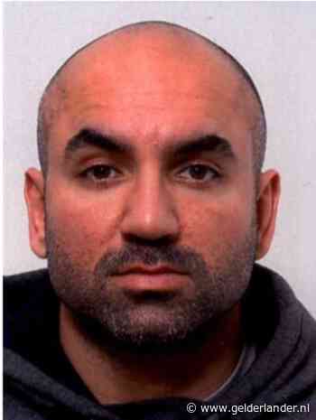 Politie deelt foto's van voortvluchtige moordverdachte Cor Pijnen (36)