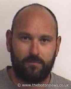 Police hunt dangerous arsonist who escaped from prison