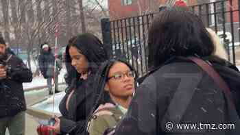 R. Kelly GF Joycelyn Savage Approached by Mom Leaving Court