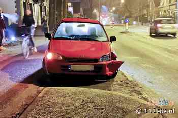 Automobiliste in Bennekom botst tegen verkeerspalen
