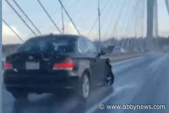 VIDEO: Driver tries to cross Port Mann Bridge with only three working wheels