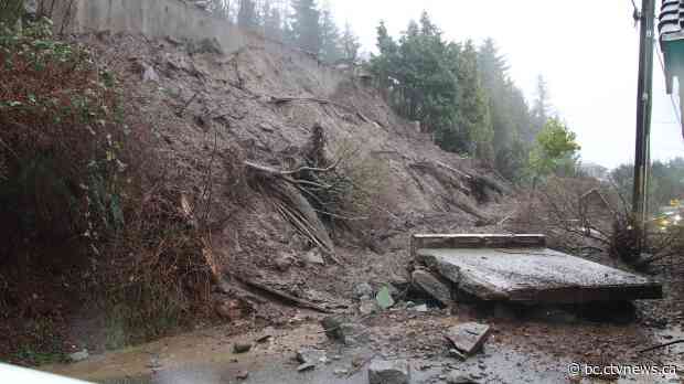 Photos show mudslide near Burnaby Mountain; homes evacuated