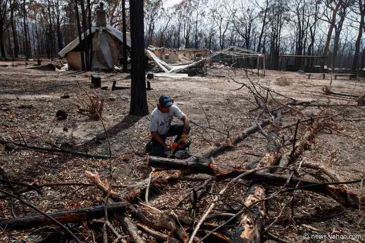 Australia mourns U.S. firefighters as probe into plane crash begins
