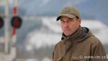 Police officer suspects internal 'coverup' by CP Rail in fatal B.C. mountain crash