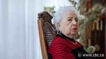 Holocaust survivor in famous Auschwitz liberation photo says rising anti-Semitism 'scares me'