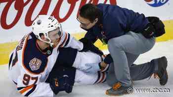 Oilers' Connor McDavid says he chose risk of rehab over surgery for knee injury