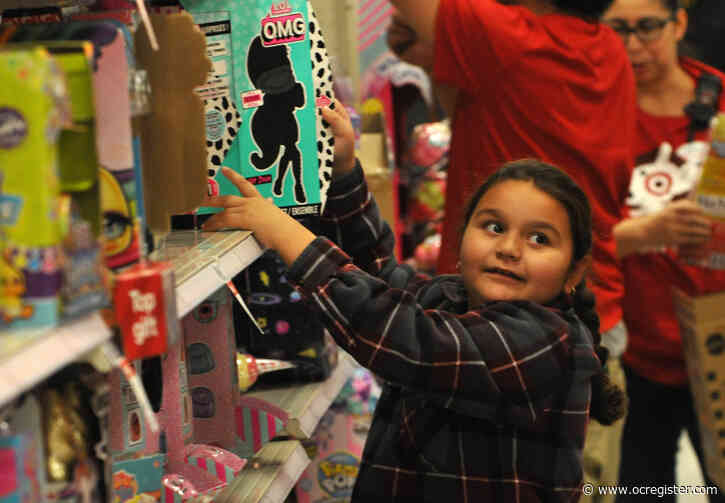 Shopping sentiment ticks up as interest rates remain low