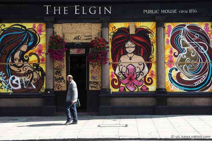 UK to cut business rates for smaller pubs by £1,000