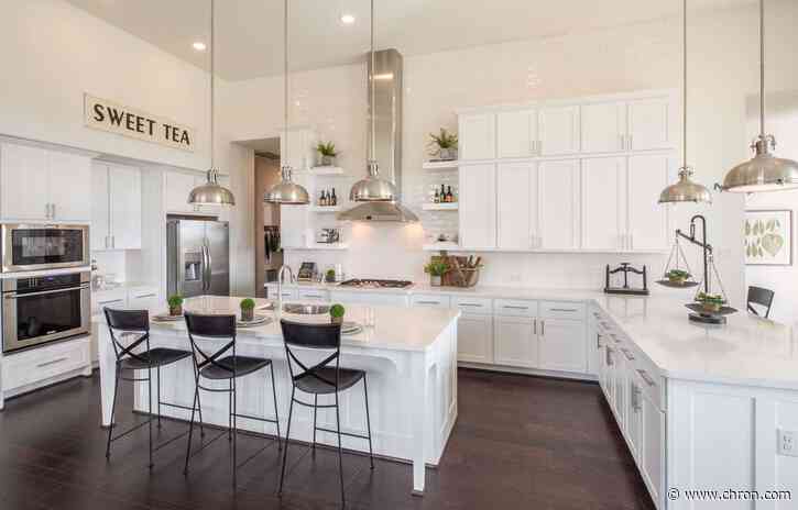 Highland Homes builds in Rise community of Meridiana