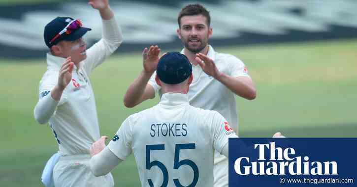 Mark Wood claims five before England set South Africa target of 466 to win