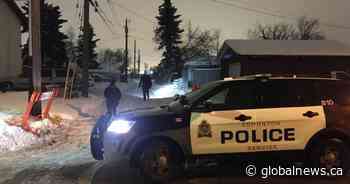 Suspicious death investigation underway in northeast Edmonton alley