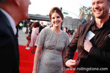 An Ode to Lana Del Rey’s Grammy Dress: Long Live Malls!