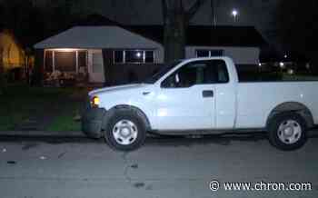 Thieves make off with $1,900 after shooting elderly man during robbery, Houston police say