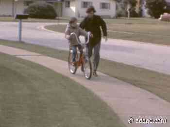 Google helps elderly man not forget his dead wife in Super Bowl ad