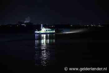 Fietsers en auto's tussen Duiven en Huissen moeten omrijden: veerpont uit de vaart door aanvaring