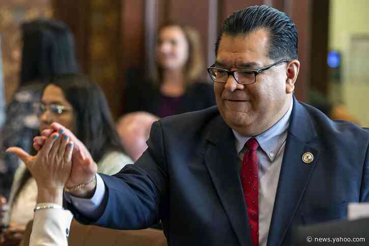 Ex-Illinois lawmaker pleads guilty in red-light bribery case