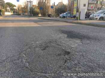 A Settimello: asfalto consumato e buche nella strada - piananotizie.it