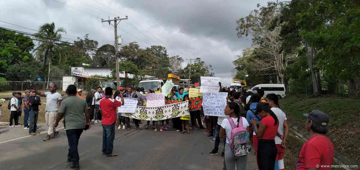Mujeres de Emberá-Wounaan cierran vía de Metetí en protesta por tala indiscriminada - Metro Libre