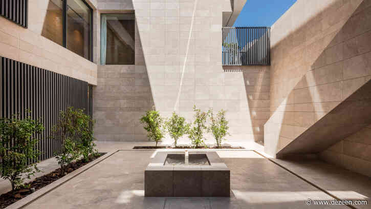 Houses in Kuwait interlock around sunken stone courtyard