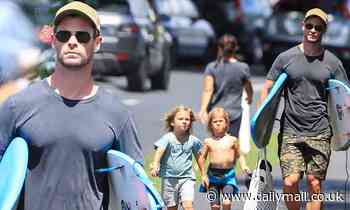 Barefoot Chris Hemsworth takes his three children to the beach in Byron Bay - Daily Mail