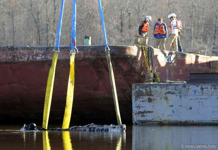 Women, 5 children among 8 victims of Alabama dock fire