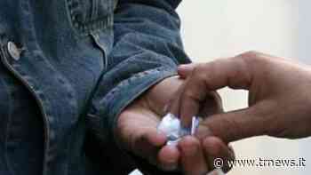 Ostuni, beccato con l'erba fuori dalla scuola: nei guai 18enne - TeleRama News