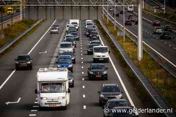 Protesterende boeren bij knooppunt Oud-Dijk veroorzaken lange file op A12