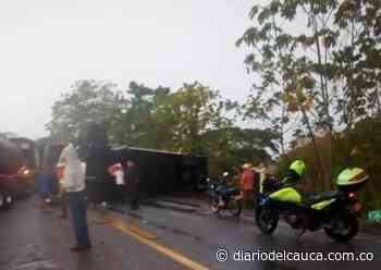 Muertos y heridos en la vía Puerto Boyacá: Estrellada brutal entre bus y tracto camión - Diario del Cauca