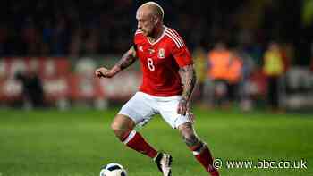 Cyn-chwaraewr Cymru, David Cotterill yn arwyddo i'r Barri