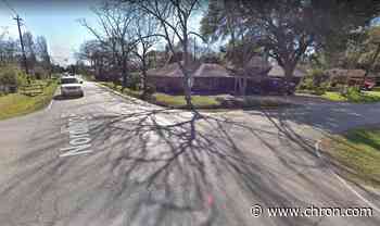 Woman dies after crashing into tree during Houston police chase