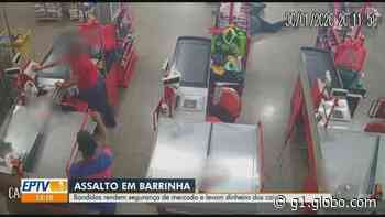 Dupla armada rende funcionárias durante assalto a supermercado em Barrinha; veja vídeo - G1