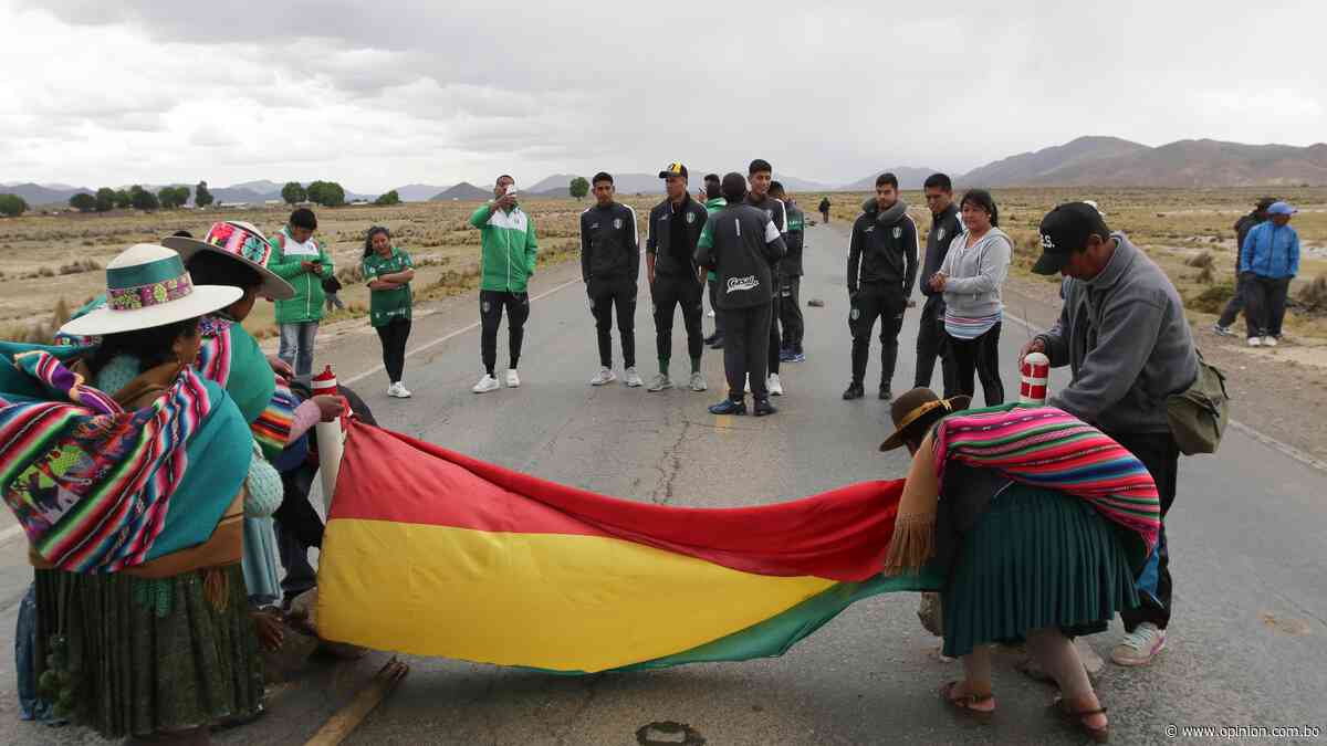 Real Tomayapo no llega a Llallagua por bloqueos y partido de Simón Bolívar se suspende - Opinión Bolivia